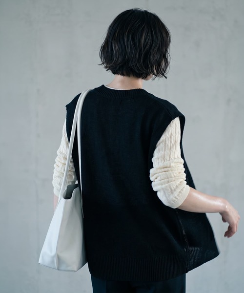 STYLE DELI（スタイルデリ）の「【BLK001】ドライタッチＶネックベスト（ベスト・レディース・ブルー/グレー/ブラック・FREE）」の22枚目の写真