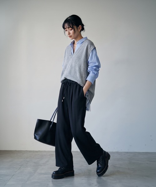 STYLE DELI（スタイルデリ）の「【BLK001】ドライタッチＶネックベスト（ベスト・レディース・ブルー/グレー/ブラック・FREE）」の15枚目の写真