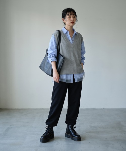STYLE DELI（スタイルデリ）の「【BLK001】ドライタッチＶネックベスト（ベスト・レディース・ブルー/グレー/ブラック・FREE）」の18枚目の写真