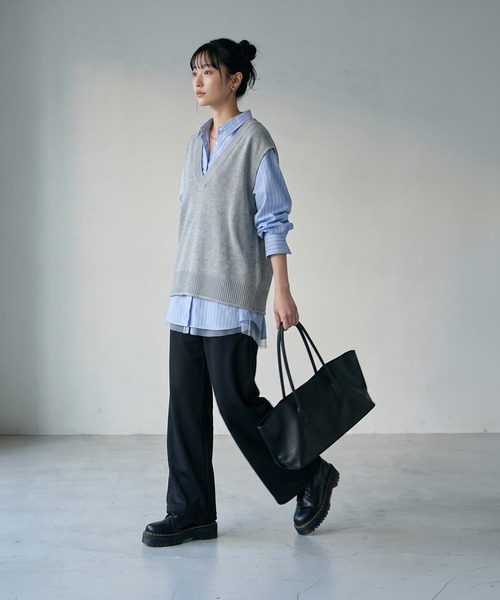 STYLE DELI（スタイルデリ）の「【BLK001】ドライタッチＶネックベスト（ベスト・レディース・ブルー/グレー/ブラック・FREE）」の19枚目の写真