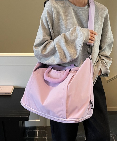Alum'(アルム)の「【キャリーオン対応】バイカラーハンドル 2way大容量トラベルボストンバッグ(ボストンバッグ・レディース・ブラウン/パープル/ブラック/グレー/オレンジ/グリーン・FREE)」の5枚目の写真