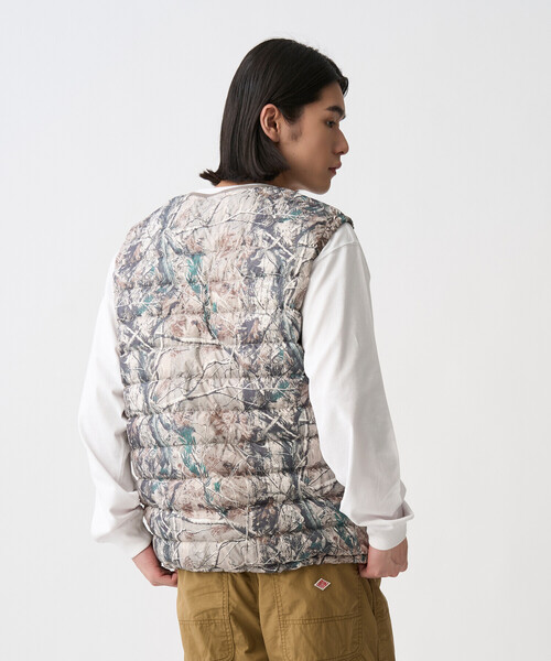 DANTON(ダントン)の「Men's Crewneck Inner Down Vest - Tree Camo Print(ダウンベスト・メンズ・ベージュ系その他・S/M/L/XL/XS/XXL)」の7枚目の写真