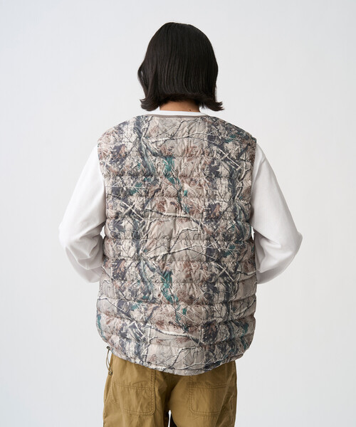 DANTON(ダントン)の「Men's Crewneck Inner Down Vest - Tree Camo Print(ダウンベスト・メンズ・ベージュ系その他・S/M/L/XL/XS/XXL)」の8枚目の写真