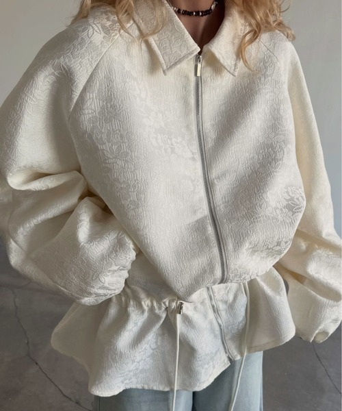 &soiree(アンドソワレ)の「ウエストドロストペプラムブルゾン(ブルゾン・レディース・アイボリー・MEDIUM/LARGE/SMALL)」の2枚目の写真