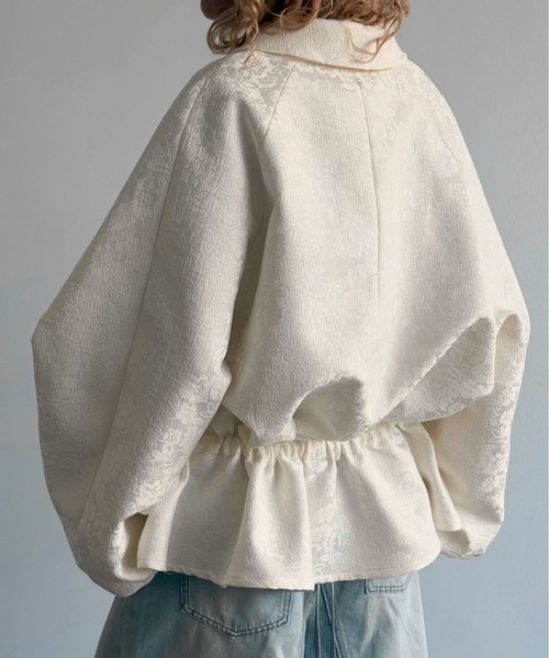 &soiree(アンドソワレ)の「ウエストドロストペプラムブルゾン(ブルゾン・レディース・アイボリー・MEDIUM/LARGE/SMALL)」の4枚目の写真