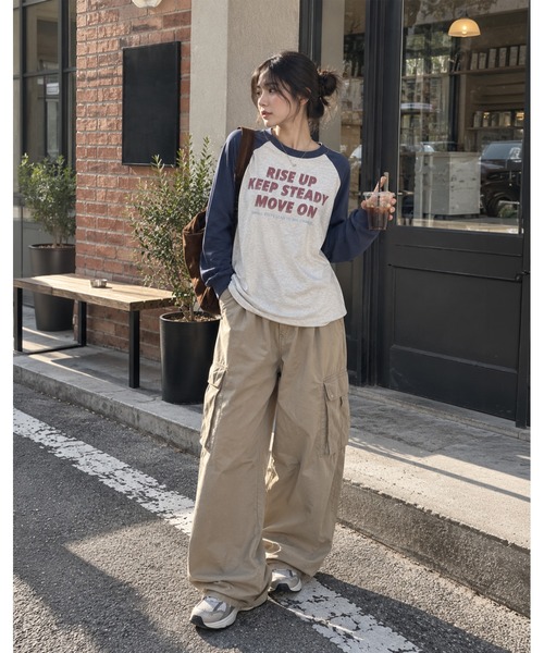 UNDERWRAPS(アンダーラップス)の「選べるデザイン 前後ロゴプリント 配色カラー ロンT 長袖Tシャツ(Tシャツ/カットソー・レディース・I/H/B/A/G/F/E/D/C・M/L)」の5枚目の写真