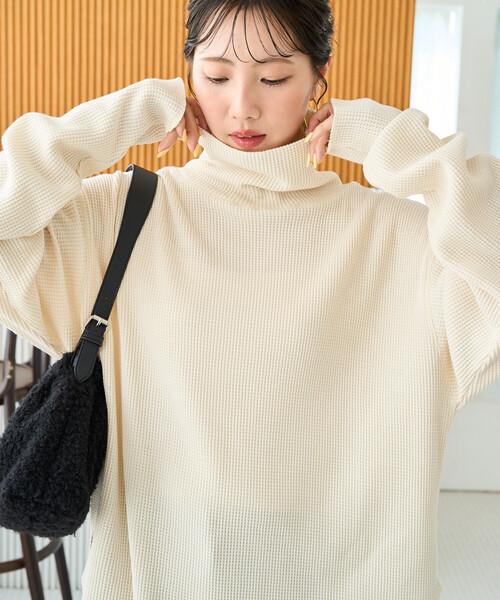 FREAK'S STORE(フリークスストア)の「限定展開 ヘビー ワッフル タートルネック チュニック プルオーバー(Tシャツ/カットソー・レディース・チャコール/グレー/ベージュ/オフホワイト/ブラウン/オリーブ・フリ-)」の2枚目の写真