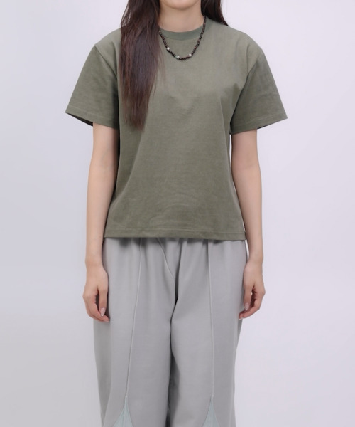 OGI(オギ)の「クローバーのお守りバックプリント クロップドTシャツ PIGMENT グリーン(Tシャツ/カットソー・レディース・その他・FREE)」の1枚目の写真