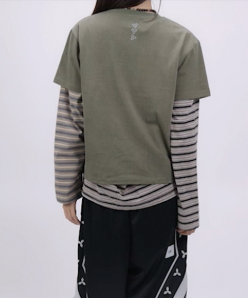 OGI(オギ)の「クローバーのお守りバックプリント クロップドTシャツ PIGMENT グリーン(Tシャツ/カットソー・レディース・その他・FREE)」の4枚目の写真