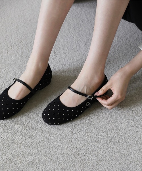 SAPPUN（サプン）の「Luvina(ルヴィナ)メリージェーンスタッズフラットパンプス(220-65106)SAPPUN(サプン)（パンプス・レディース・ベージュ/ブラック・24.5/24/23.5/23/22.5）」の5枚目の写真