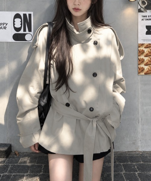 Aelina(エリナ)の「スタンドカラーダブルボタンウエストベルト付きミドル丈トレンチコート(トレンチコート・レディース・ブラック/ライトグリーン・FREE)」の2枚目の写真