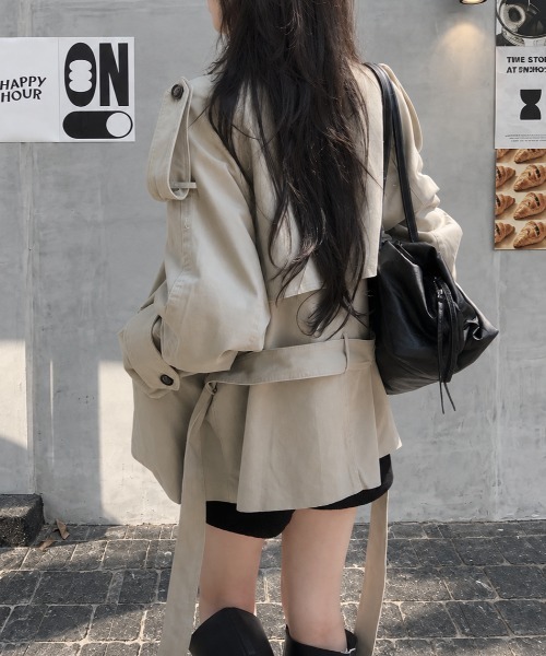 Aelina(エリナ)の「スタンドカラーダブルボタンウエストベルト付きミドル丈トレンチコート(トレンチコート・レディース・ブラック/ライトグリーン・FREE)」の11枚目の写真