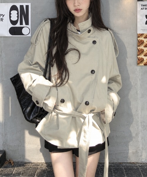 Aelina(エリナ)の「スタンドカラーダブルボタンウエストベルト付きミドル丈トレンチコート(トレンチコート・レディース・ブラック/ライトグリーン・FREE)」の13枚目の写真