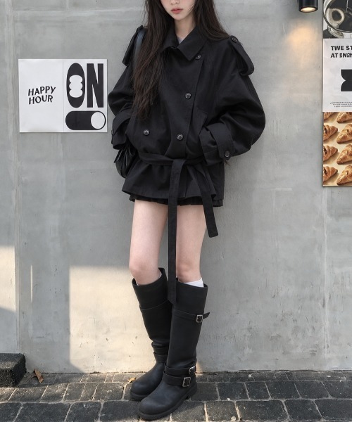Aelina(エリナ)の「スタンドカラーダブルボタンウエストベルト付きミドル丈トレンチコート(トレンチコート・レディース・ブラック/ライトグリーン・FREE)」の4枚目の写真