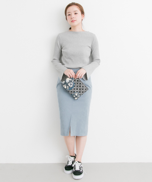 URBAN RESEARCH(アーバンリサーチ)の「UR フェイクスウェードスカート(スカート・レディース・ブルー/モカ・38/36)」の4枚目の写真