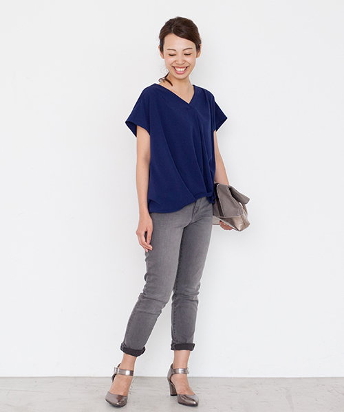 NATURAL BEAUTY BASIC（ナチュラルビューティーベーシック）の「【andGIRL 10月号掲載】スキニーデニムパンツ（デニムパンツ・レディース・ネイビー/グレー/ブラック・MEDIUM/SMALL/X-SMALL）」の13枚目の写真