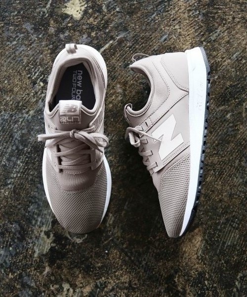 LEPSIM(レプシィム)の「new balance 247 731363(スニーカー・レディース・ブラック/オフホワイト/グレー・MEDIUM/LARGE)」の1枚目の写真