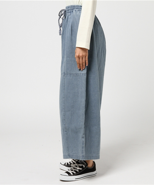 MERLOT（メルロー）の「リラックスデニムワイドパンツ2095（デニムパンツ・レディース・ブルー/ライトブルー・FREE）」の14枚目の写真
