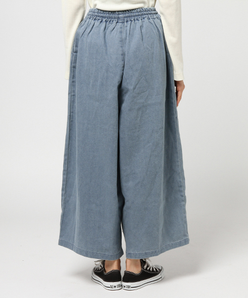 MERLOT（メルロー）の「リラックスデニムワイドパンツ2095（デニムパンツ・レディース・ブルー/ライトブルー・FREE）」の13枚目の写真