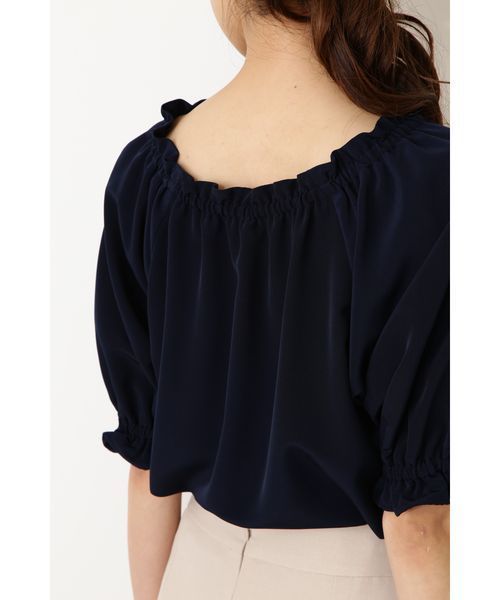 NATURAL BEAUTY BASIC（ナチュラルビューティーベーシック）の「【andGIRL 5月号掲載】シャーリングスリーブブラウス（シャツ/ブラウス・レディース・ネイビー/オフホワイト・SMALL/MEDIUM）」の4枚目の写真