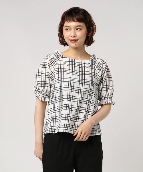 NATURAL BEAUTY BASIC（ナチュラルビューティーベーシック）の「【andGIRL 5月号掲載】シャーリングスリーブブラウス（シャツ/ブラウス・レディース・ネイビー/オフホワイト・SMALL/MEDIUM）」の10枚目の写真