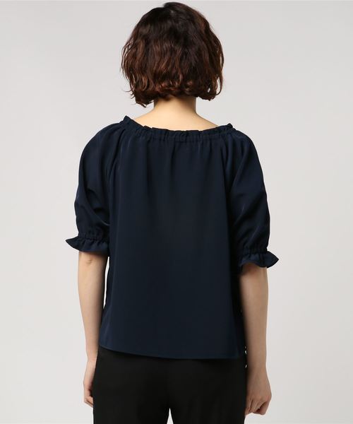 NATURAL BEAUTY BASIC（ナチュラルビューティーベーシック）の「【andGIRL 5月号掲載】シャーリングスリーブブラウス（シャツ/ブラウス・レディース・ネイビー/オフホワイト・SMALL/MEDIUM）」の9枚目の写真