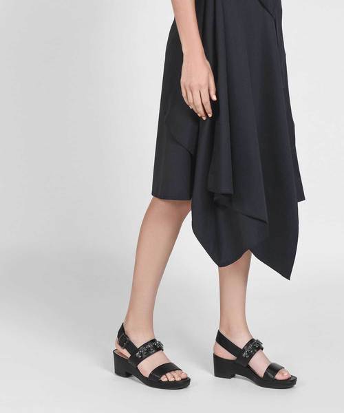 CHARLES & KEITH(チャールズ & キース)の「エンベリッシュスリングバックサンダル / EMBELLISHED SLINGBACK SANDALS(サンダル・レディース・ブラック/アイボリー・24.5cm/23cm/25cm/23.5cm)」の3枚目の写真