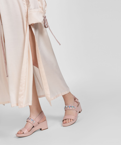 CHARLES & KEITH(チャールズ & キース)の「エンベリッシュスリングバックサンダル / EMBELLISHED SLINGBACK SANDALS(サンダル・レディース・ブラック/アイボリー・24.5cm/23cm/25cm/23.5cm)」の9枚目の写真