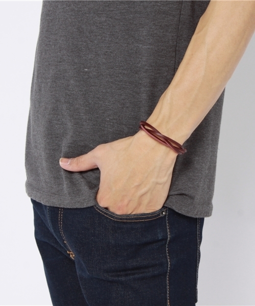 NANO universe（ナノユニバース）の「BARK TANNAGE(バークタンネイジ)/ イタリーレザーツイストブレス（ブレスレット・メンズ・ボルドー/チョコ/キャメル/ブルー/オレンジ/イエロー/グリーン/ブラック/レッド/ネイビー/パープル・FREE）」の15枚目の写真