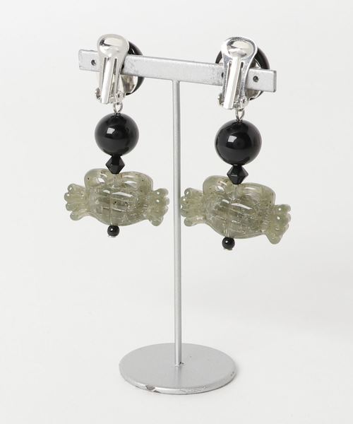 ear PAPILLONNER（イアパピヨネ）の「【ANGELA CAPUTI(アンジェラカプーティ）】イヤリング(カニ)（イヤリング・レディース・アイボリー/ブラック・FREE）」の5枚目の写真