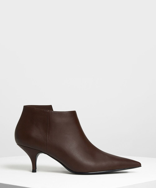 CHARLES & KEITH(チャールズ & キース)の「ポインテッドアンクルブーツ / POINTED ANKLE BOOTS(ブーツ・レディース・ブラック/ダークブラウン/グリーン・22.5cm/23cm/23.5cm/24.5cm/25cm/25.5cm)」の2枚目の写真