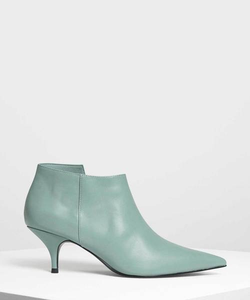 CHARLES & KEITH(チャールズ & キース)の「ポインテッドアンクルブーツ / POINTED ANKLE BOOTS(ブーツ・レディース・ブラック/ダークブラウン/グリーン・22.5cm/23cm/23.5cm/24.5cm/25cm/25.5cm)」の3枚目の写真