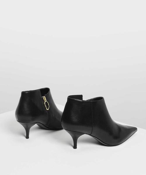 CHARLES & KEITH(チャールズ & キース)の「ポインテッドアンクルブーツ / POINTED ANKLE BOOTS(ブーツ・レディース・ブラック/ダークブラウン/グリーン・22.5cm/23cm/23.5cm/24.5cm/25cm/25.5cm)」の6枚目の写真