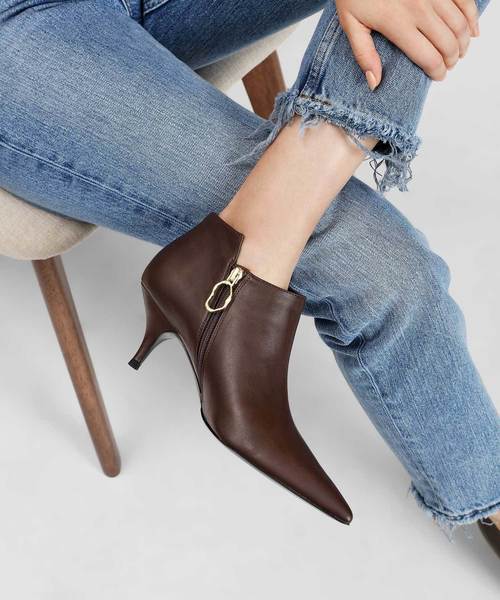 CHARLES & KEITH(チャールズ & キース)の「ポインテッドアンクルブーツ / POINTED ANKLE BOOTS(ブーツ・レディース・ブラック/ダークブラウン/グリーン・22.5cm/23cm/23.5cm/24.5cm/25cm/25.5cm)」の10枚目の写真