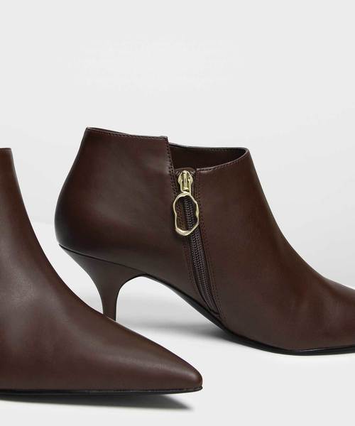 CHARLES & KEITH(チャールズ & キース)の「ポインテッドアンクルブーツ / POINTED ANKLE BOOTS(ブーツ・レディース・ブラック/ダークブラウン/グリーン・22.5cm/23cm/23.5cm/24.5cm/25cm/25.5cm)」の13枚目の写真