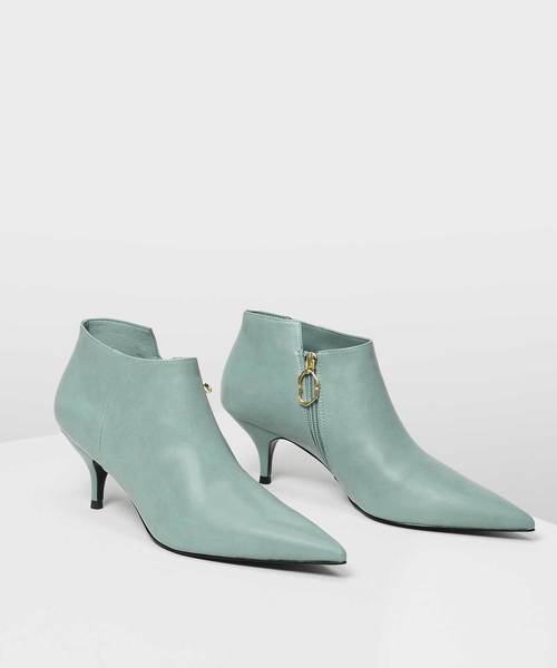 CHARLES & KEITH(チャールズ & キース)の「ポインテッドアンクルブーツ / POINTED ANKLE BOOTS(ブーツ・レディース・ブラック/ダークブラウン/グリーン・22.5cm/23cm/23.5cm/24.5cm/25cm/25.5cm)」の17枚目の写真