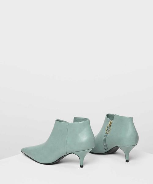 CHARLES & KEITH(チャールズ & キース)の「ポインテッドアンクルブーツ / POINTED ANKLE BOOTS(ブーツ・レディース・ブラック/ダークブラウン/グリーン・22.5cm/23cm/23.5cm/24.5cm/25cm/25.5cm)」の18枚目の写真