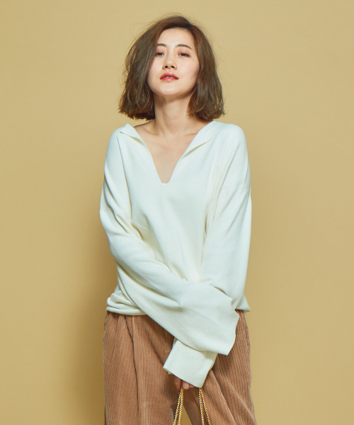 Abahouse Devinette（ドゥヴィネット）の「コットンカシミアスリットネックプルオーバー（ニット/セーター・レディース・ホワイト/ベージュ/ネイビー・フリー）」の2枚目の写真