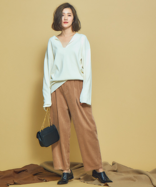 Abahouse Devinette（ドゥヴィネット）の「コットンカシミアスリットネックプルオーバー（ニット/セーター・レディース・ホワイト/ベージュ/ネイビー・フリー）」の4枚目の写真