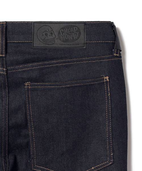BEAMS(ビームス)の「CHEAP MONDAY / TIGHT BLUE DRY DENIM(デニムパンツ・メンズ・インディゴブルー・27/28/29/30/31/32/33)」の8枚目の写真
