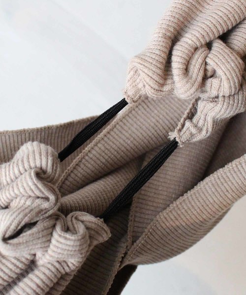 antiqua（アンティカ）の「ボリュームクロスヘアバンド（ヘアバンド・レディース・ブラック/ベージュ・FREE）」の3枚目の写真