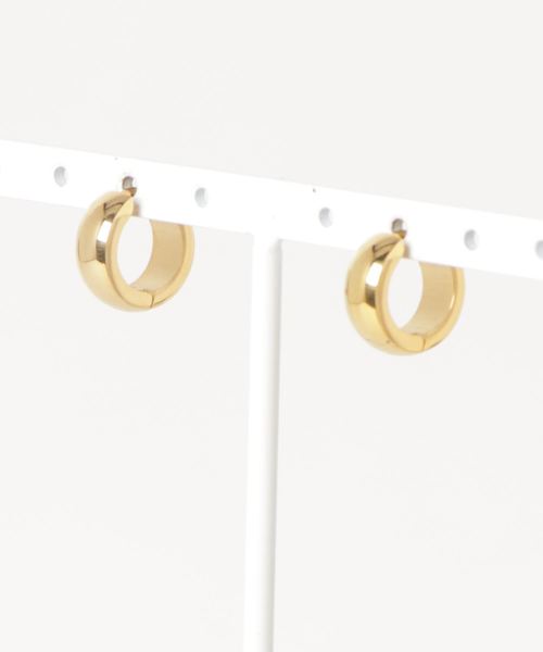 YArKA(ヤーカ)の「【YArKA/ヤーカ】stainless series wide circle pierce/ステンレス太幅サークルピアス(ピアス(両耳用)・レディース・ブラック/シルバー/ゴールド・FREE)」の3枚目の写真