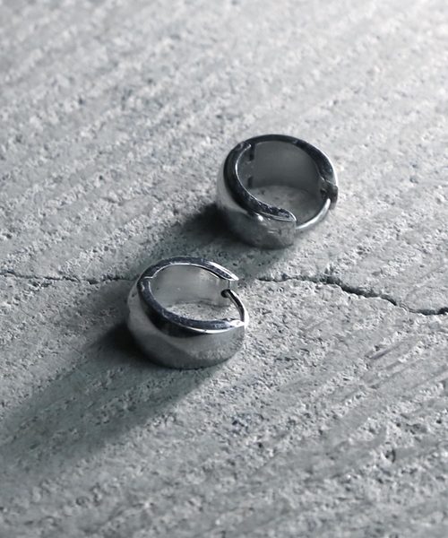 YArKA(ヤーカ)の「【YArKA/ヤーカ】stainless series wide circle pierce/ステンレス太幅サークルピアス(ピアス(両耳用)・レディース・ブラック/シルバー/ゴールド・FREE)」の2枚目の写真