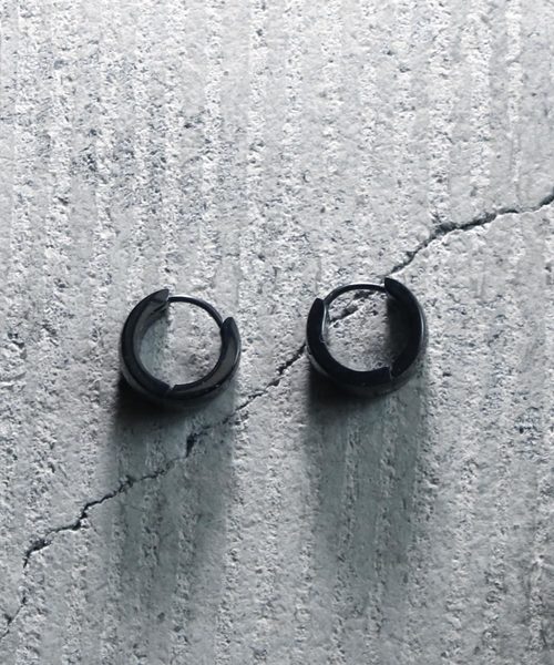 YArKA(ヤーカ)の「【YArKA/ヤーカ】stainless series wide circle pierce/ステンレス太幅サークルピアス(ピアス(両耳用)・レディース・ブラック/シルバー/ゴールド・FREE)」の1枚目の写真