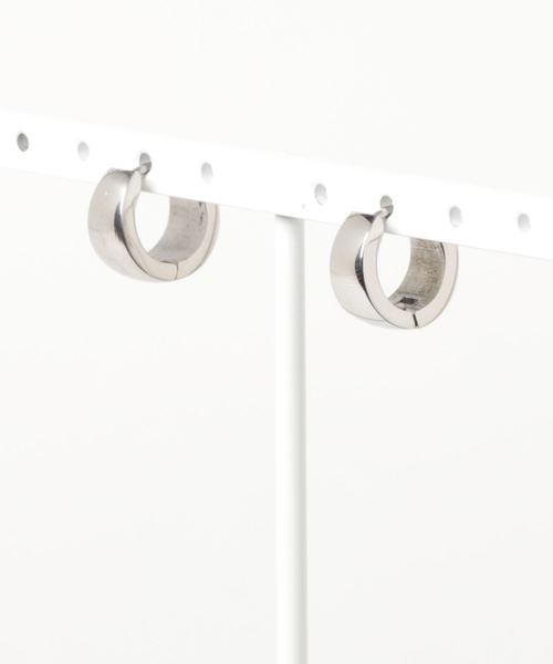 YArKA(ヤーカ)の「【YArKA/ヤーカ】stainless series wide circle pierce/ステンレス太幅サークルピアス(ピアス(両耳用)・レディース・ブラック/シルバー/ゴールド・FREE)」の5枚目の写真