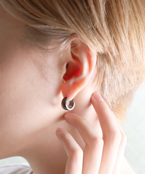 YArKA(ヤーカ)の「【YArKA/ヤーカ】stainless series wide circle pierce/ステンレス太幅サークルピアス(ピアス(両耳用)・レディース・ブラック/シルバー/ゴールド・FREE)」の7枚目の写真
