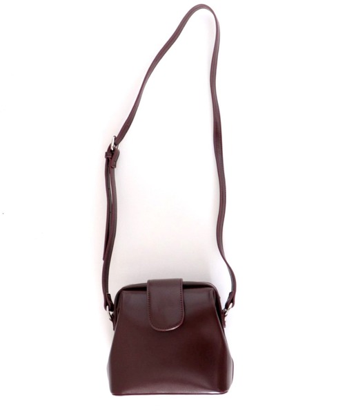 archives（アルシーヴ）の「ガラス合皮がま口ショルダー（ショルダーバッグ・レディース・ブラック/ベージュ/レンガ・MEDIUM）」の3枚目の写真