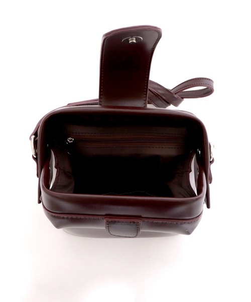 archives（アルシーヴ）の「ガラス合皮がま口ショルダー（ショルダーバッグ・レディース・ブラック/ベージュ/レンガ・MEDIUM）」の9枚目の写真