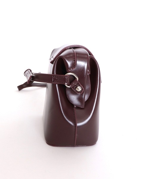 archives（アルシーヴ）の「ガラス合皮がま口ショルダー（ショルダーバッグ・レディース・ブラック/ベージュ/レンガ・MEDIUM）」の10枚目の写真