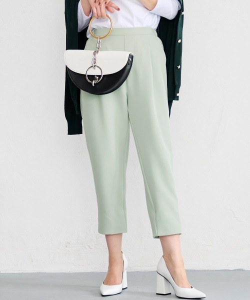 RANAN（ラナン）の「[低身長サイズ有]美脚シルエットタックテーパードパンツ(クロップド丈)(UVカット/防しわ)（スラックス・レディース・オフホワイト/ブラック/ライトグレー/マスタード/ネイビー/ベージュ/ピンク系その他/ミント/ライトカーキ/モスグリーン/ライトベージュ/ブルー/レモンイエロー/セージグリーン/サーモンピンク/ライラック/クリアグリーン/オレンジ系その他/ロイヤルブルー/チャコール/ライトピンク/ブルーグリーン/ダークブルー/ブラウン/シルバーグレー/イエロー系その他・M/L/S/LL）」の10枚目の写真
